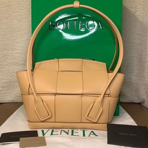 Bottega Veneta Small Arco in Almond